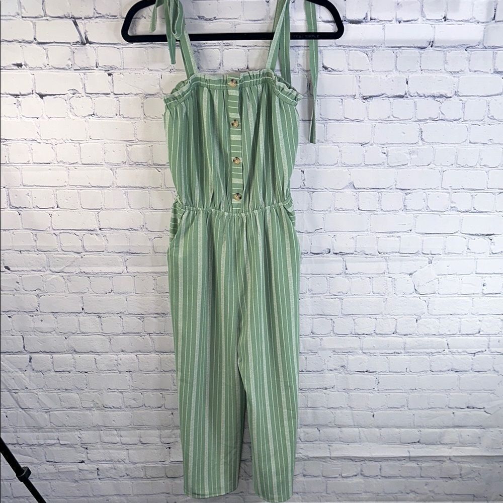 ✨ Green and White Mid-Calf Pants Suit - Size Small, New With Tag